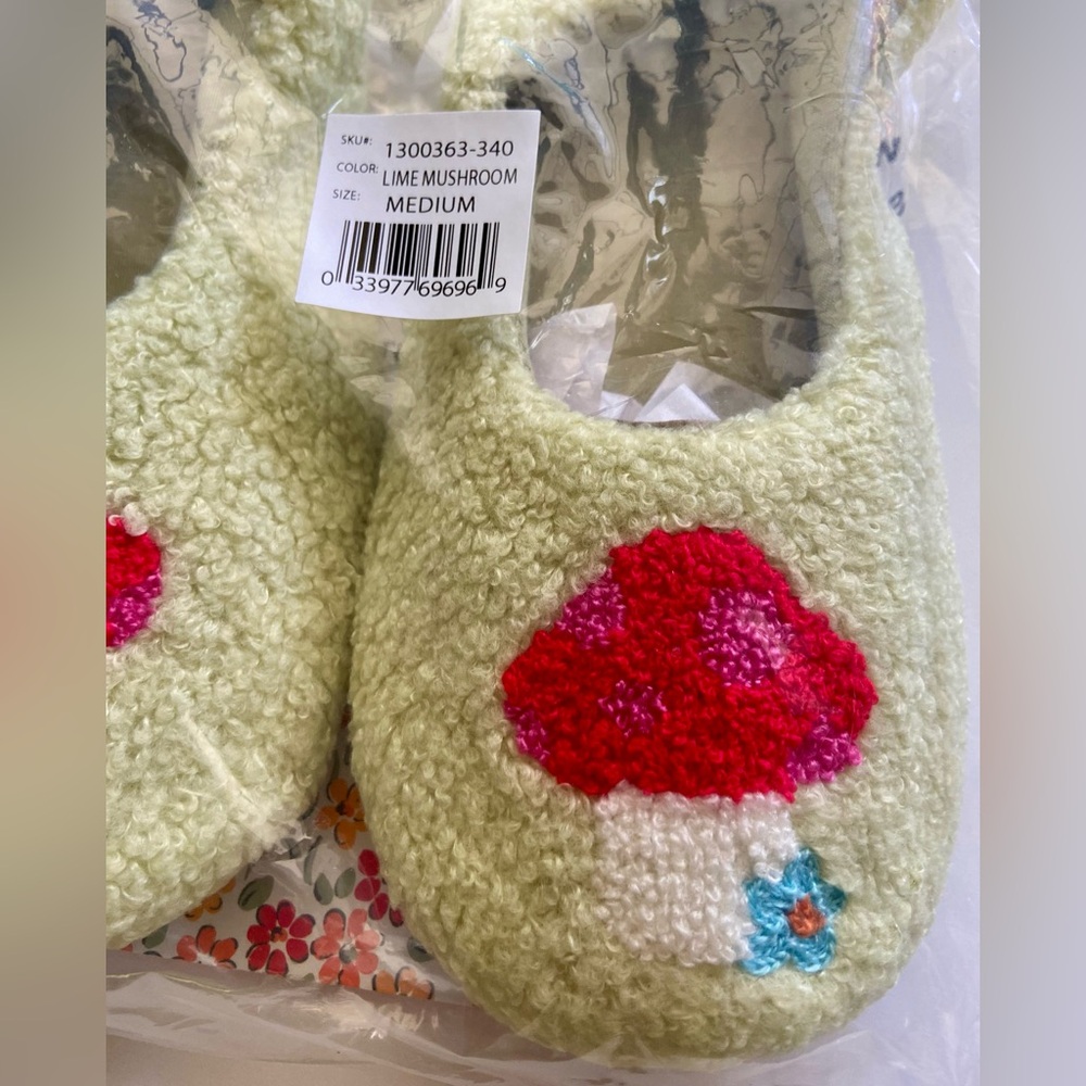 MUK LUKS, Lightweight Cushioned Pull-On Slippers,  Embroidered Slippers, M (7-8) - Picture 8 of 10